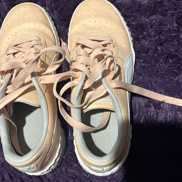 Leather comfort neutral color. Best shoe ever for comfort. Accepting offers - Picture 4 of 7